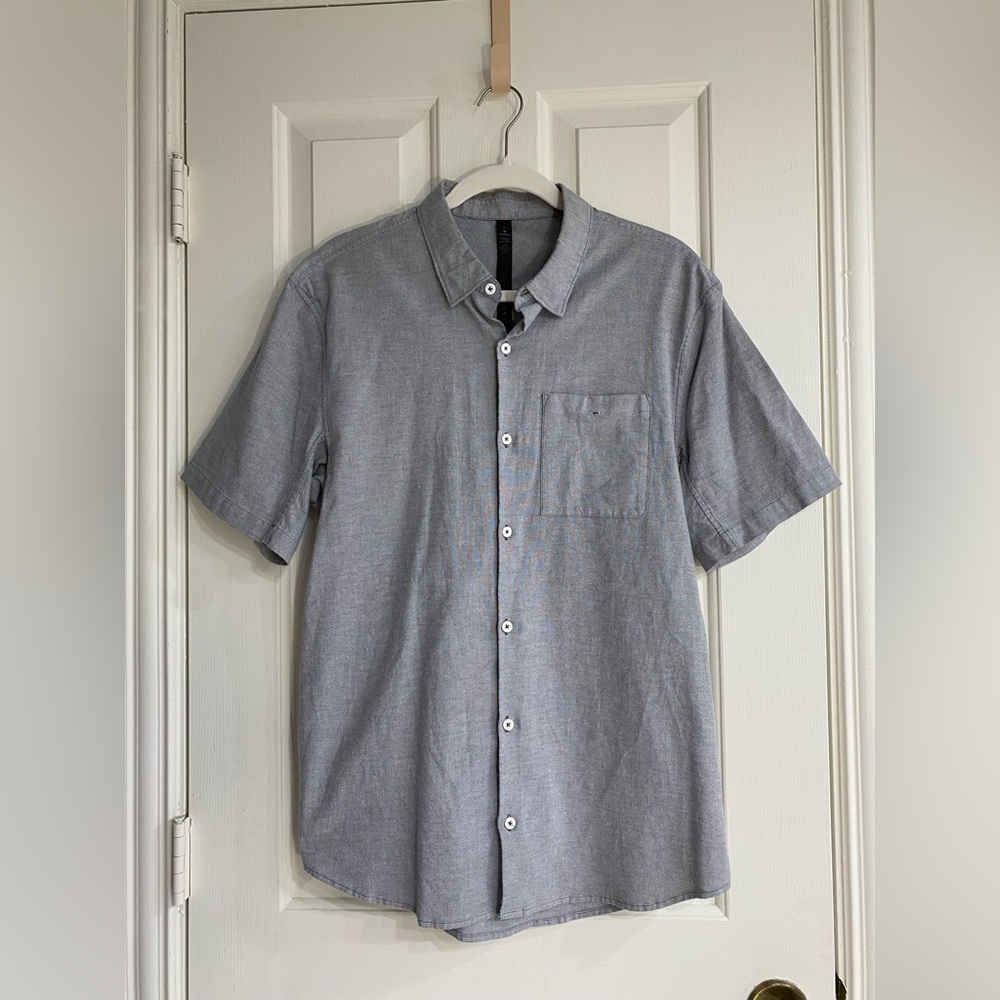 Brand New Blue/White Large Lululemon Men’s Short Sleeve Button-Up Shirt